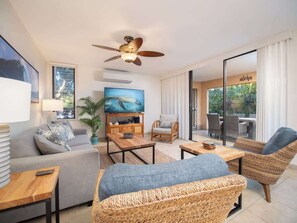 TV, offices - Wailea Getaway - 2BD - steps to great pool & beach (Kihei)