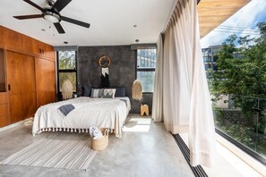 6 chambres, bureau, fer et planche à repasser, lit parapluie