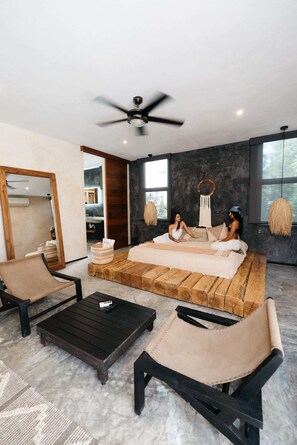 6 bedrooms, desk, iron/ironing board, travel crib