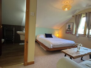 2 bedrooms, iron/ironing board, travel cot, WiFi