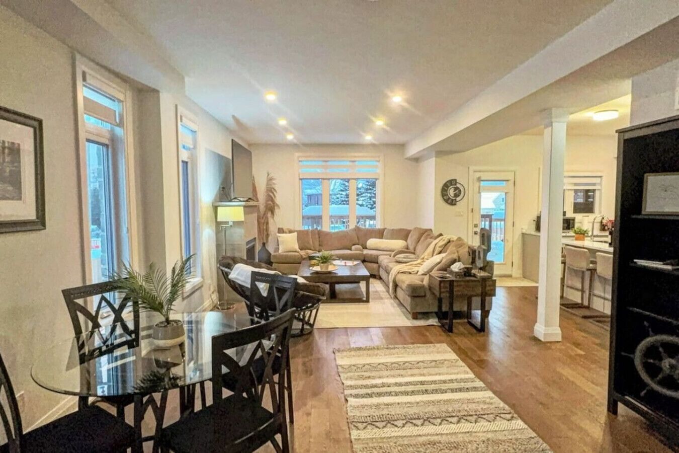 Televisie en een open haard