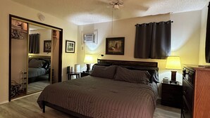 1 bedroom, iron/ironing board, WiFi, bed sheets - Charming 1-bedroom house with big yard, AC and WiFi in delightful Fort Mohave (Fort Mohave)