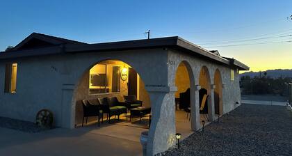 Charming 1-bedroom house with big yard, AC and WiFi in delightful Fort Mohave