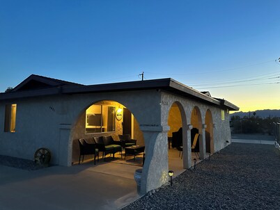 Charming 1-bedroom house with big yard, AC and WiFi in delightful Fort Mohave