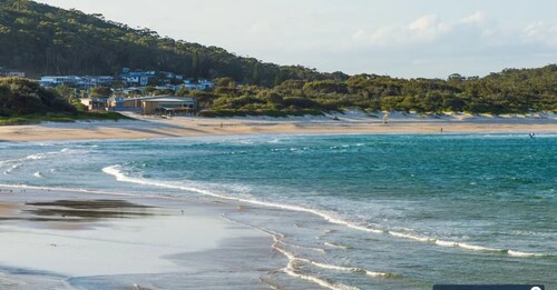 Swell – walk to Fingal Bay Beach, swimming pool, outdoor BBQ entertaining