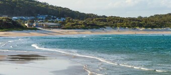 Swell – walk to Fingal Bay Beach, swimming pool, outdoor BBQ entertaining