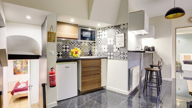 Coffee/tea maker, microwave, toaster
