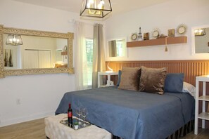 Skrivebord, strykejern/-brett, wi-fi og sengetøy