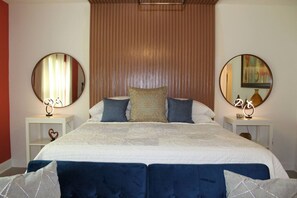 Desk, iron/ironing board, WiFi, bed sheets - [Duplex] Casa Maria Bonita (McDonough)