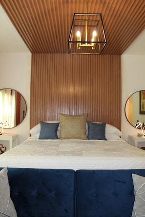 Desk, iron/ironing board, WiFi, bed sheets
