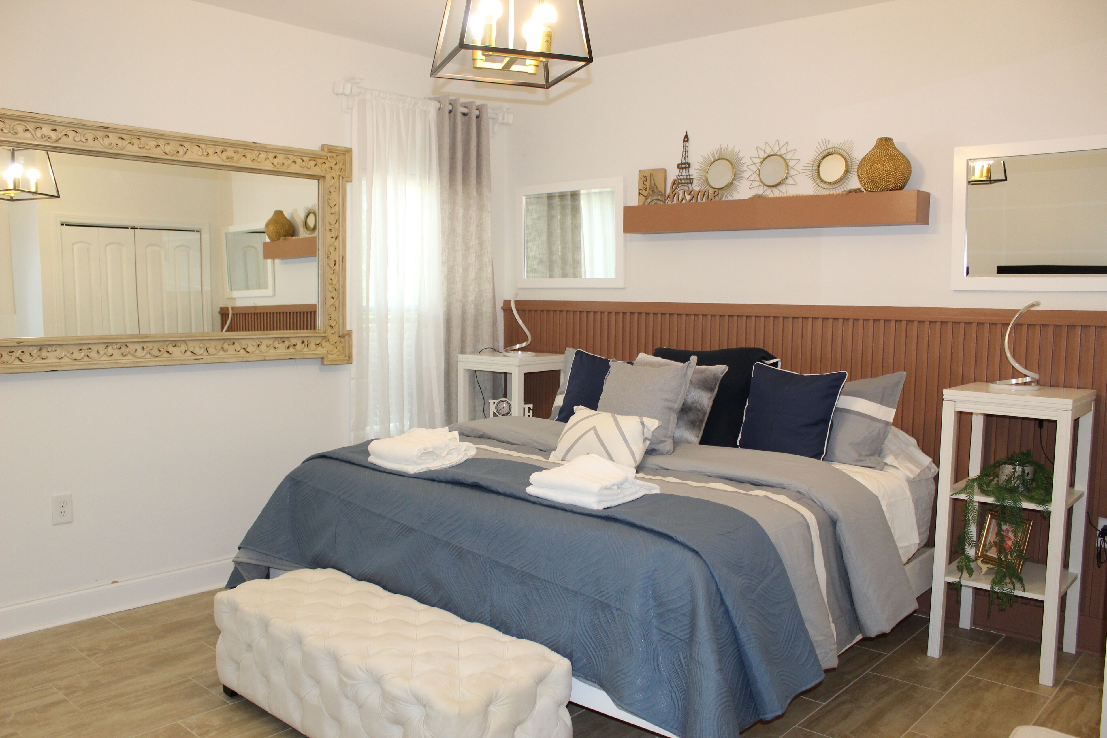 3 habitaciones, escritorio, tabla de planchar con plancha y wifi 