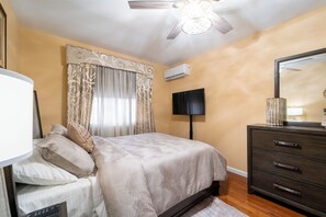 2 bedrooms, desk, iron/ironing board, WiFi