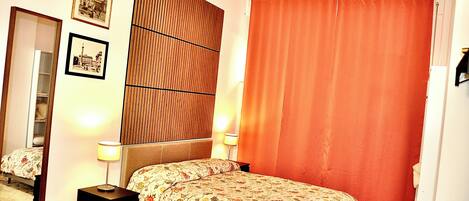 2 habitaciones, tabla de planchar con plancha y cuna de viaje