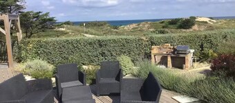 single-storey house with ocean view 80 m from the beach