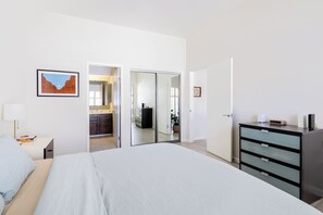 2 soverom, strykejern/-brett, wi-fi (inkludert) og sengetøy