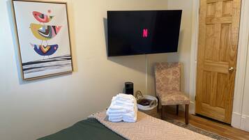 1 soverom, skrivebord, strykejern/-brett og wi-fi