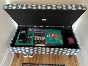 Game room - Cozy Downtown Retreat - 5 min walk to Church St - PET FRIENDLY (Burlington)