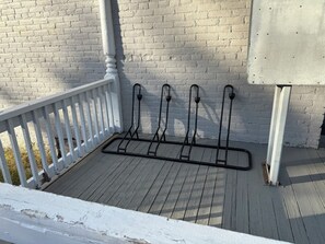 Property grounds - Cozy Downtown Retreat - 5 min walk to Church St - PET FRIENDLY (Burlington)