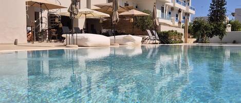 Seasonal outdoor pool