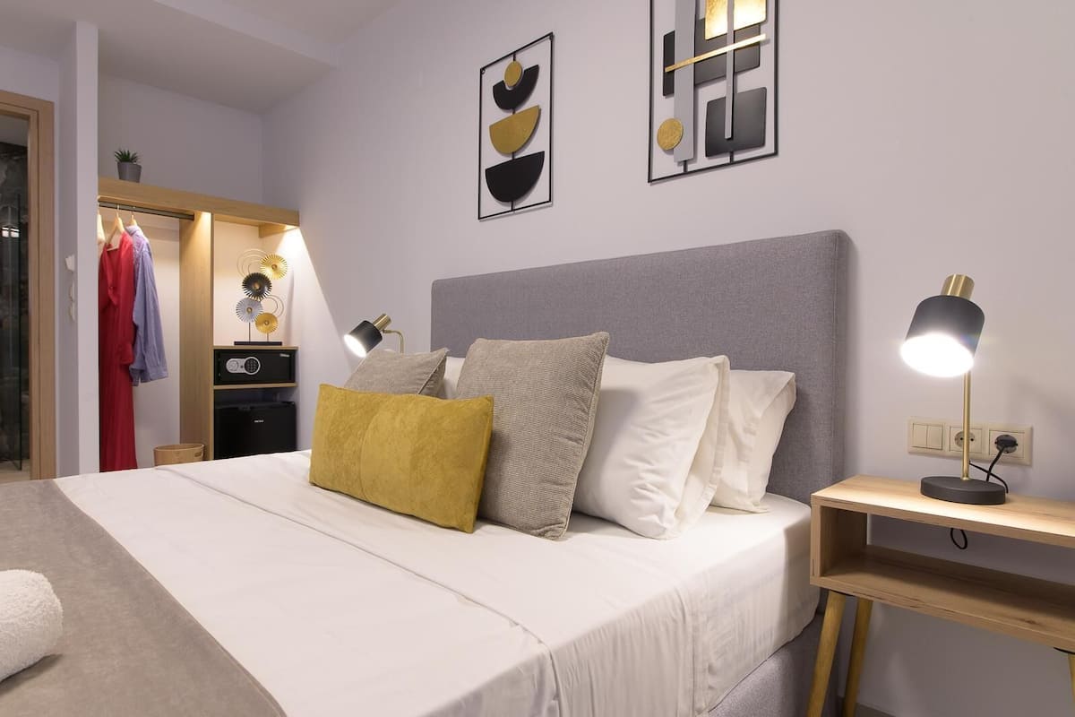 2 slaapkamers, hypoallergeen beddengoed, een kluis op de kamer