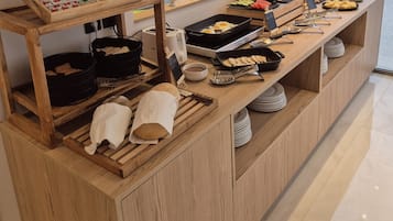 Free daily buffet breakfast