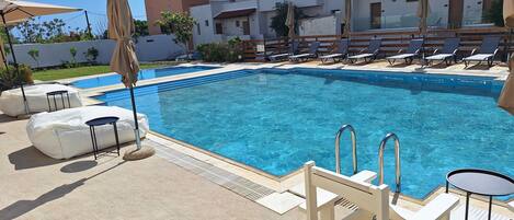 Piscine extérieure (ouverte en saison)