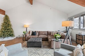 TV, fireplace - NEW! 28 - Two Bedroom with Spa Enclave (Park City)