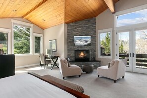 5 bedrooms, iron/ironing board, WiFi, bed sheets