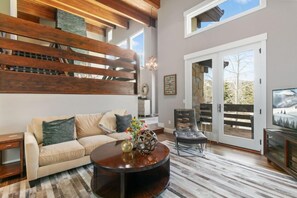 Télévision, cheminée