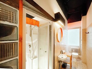 Shower, hair dryer, towels, soap - 200sqm loft on the Spree in Berlin! (Berlin)