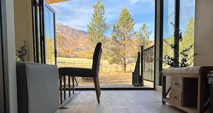 New cozy Chalet in the mountains only 15 minutes from Springville