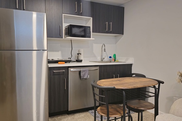 Mikrowelle, Herdplatte, GeschirrspĂŒler