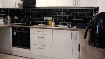 KĂŒhlschrank, Mikrowelle, Ofen, Herdplatte