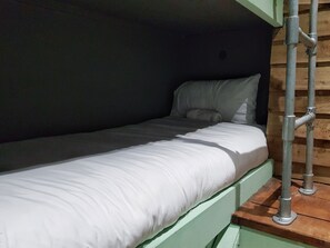 1 bedroom, travel cot, WiFi