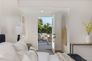 4 bedrooms, desk, iron/ironing board, free WiFi