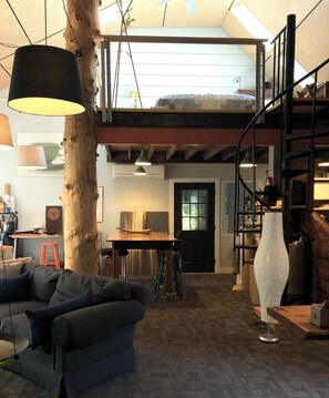 Living area - Cozy In Town Manchester Studio w/ Loft Bedroom. (Manchester)