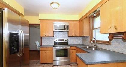 Spacious & Affordable Stay in Prime Toronto – Experience the Best of City Living