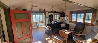 Høgbu - Cozy Cabin with a spectacular View
