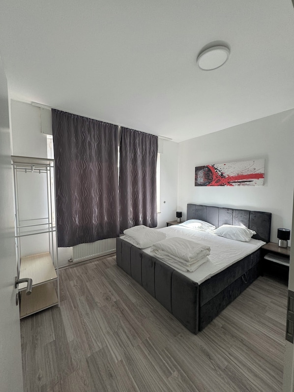 2 عدّة غرف نوم ومكواة/لوح كي وواي فاي مجانًا وملاءات أسرّة