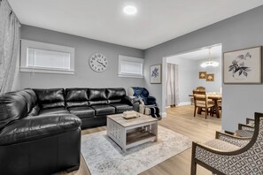 Smart TV - Dream House 3-bedroom house with AC and WiFi Near Niagara Falls (Niagara Falls)