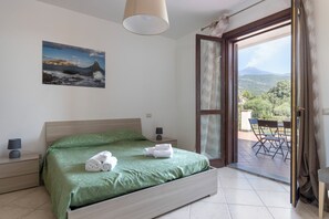 6 bedrooms, iron/ironing board, travel crib, WiFi - Villa Vulcano, tra l'Etna e il mare  (Zafferana Etnea)