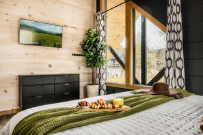 2 bedrooms, iron/ironing board, travel crib, free WiFi