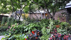Property grounds - Charming studio in the heart of Denver with pool, fitness center, parking (Denver)