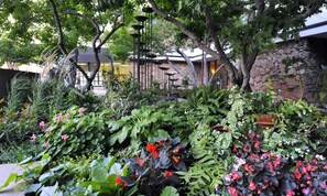 Property grounds - Charming studio in the heart of Denver with pool, fitness center, parking (Denver)