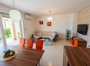 Télévision, chaîne hi-fi