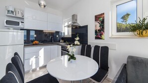 Private kitchen - Apartments Tafra - One Bedroom Apartment (Lokva Rogoznica)