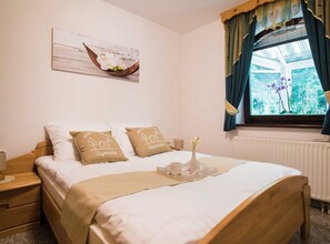 3 habitaciones, tabla de planchar con plancha, internet y ropa de cama 