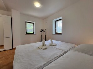 1 habitación, tabla de planchar con plancha, internet y ropa de cama 