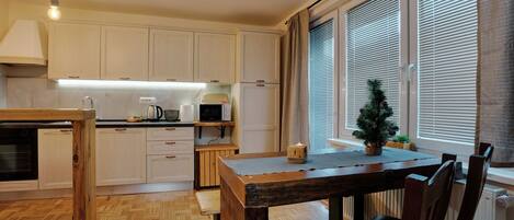 Fridge, microwave, oven, stovetop