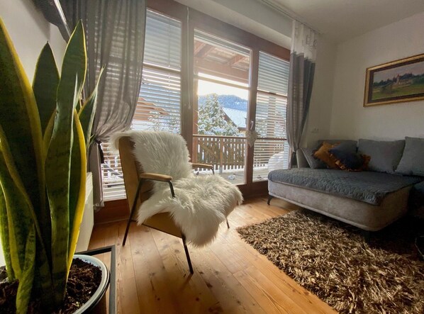 TV - Rossiniweg Warm and Lovely Apartment with Terrace - One Bedroom Apartment (Bad Kleinkirchheim)